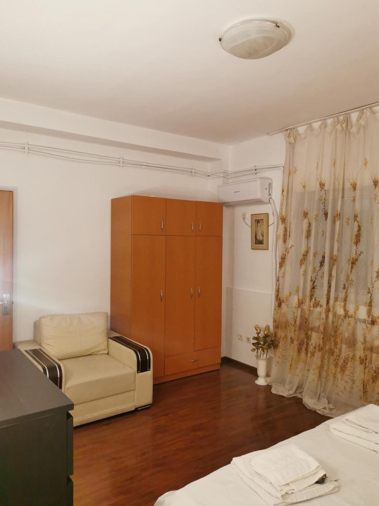 Old Center Apartament Бухарест Экстерьер фото